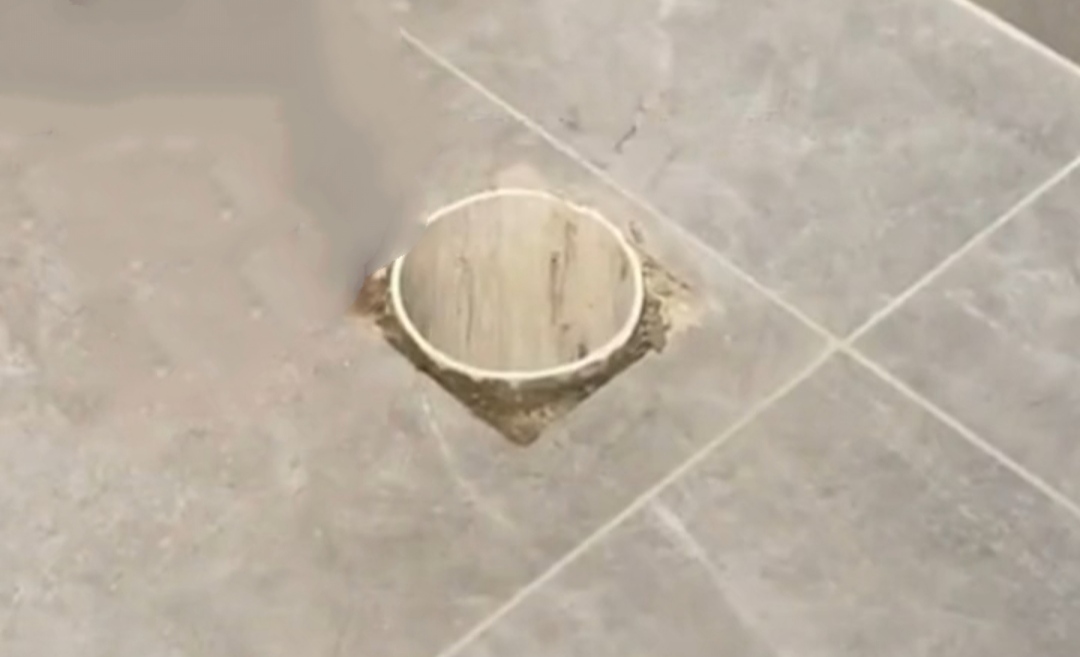 马桶下水口